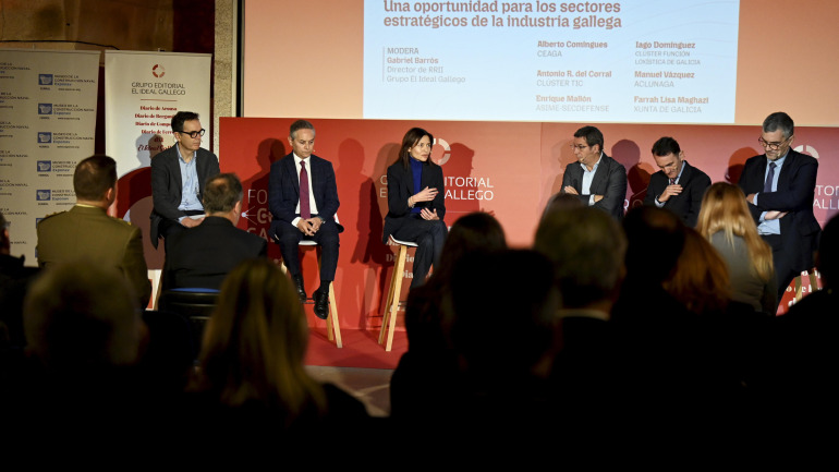 Una de las dos mesas redondas con especialistas